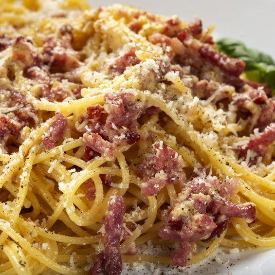 Spaghetti alla carbonara con pecorino romano